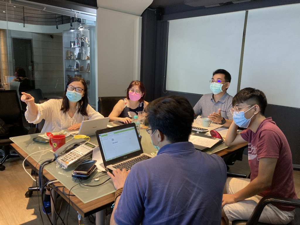 圖 講古新創團隊會議討論 團隊提供