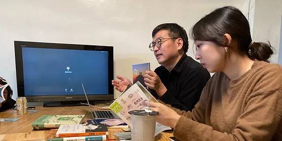 圖  賴世若與微光分子作者  賴亞廷      微光書旅  提供