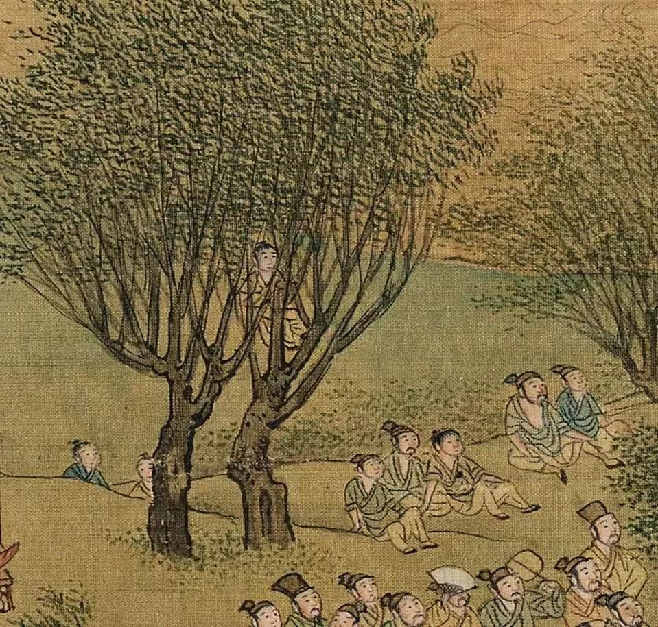台戲——台下圍坐的觀眾與樹上的觀眾