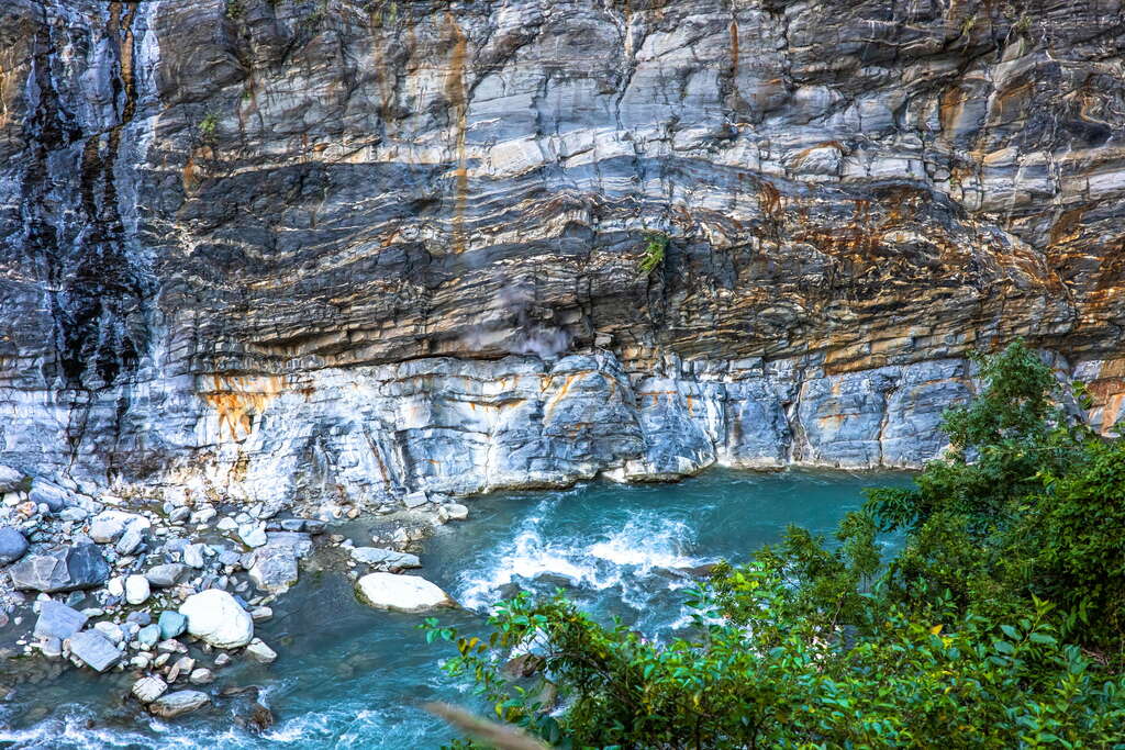  圖  花東美麗景點 -六口溫泉    翻拍自網路 及轉載 交通部觀光局花東縱谷國家風景區