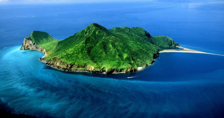 圖  宜蘭美麗景點 -龜山島   翻拍自網路 及 交通部網站