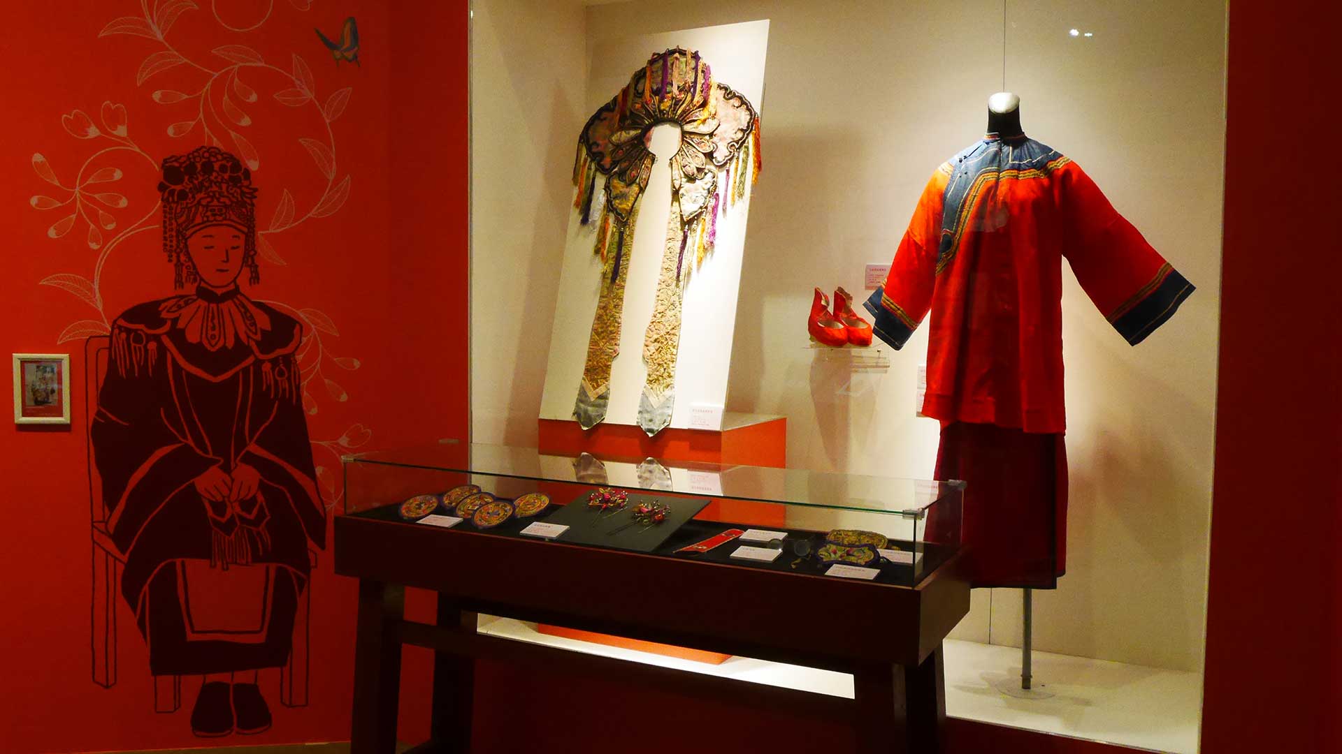 圖 客家傳統服飾 翻拍自 客家文化發展中心