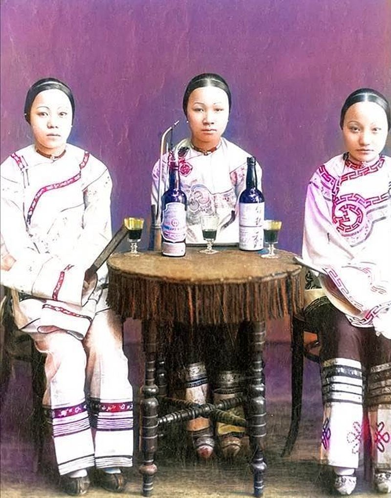圖 貴婦喝洋酒 翻拍自網路