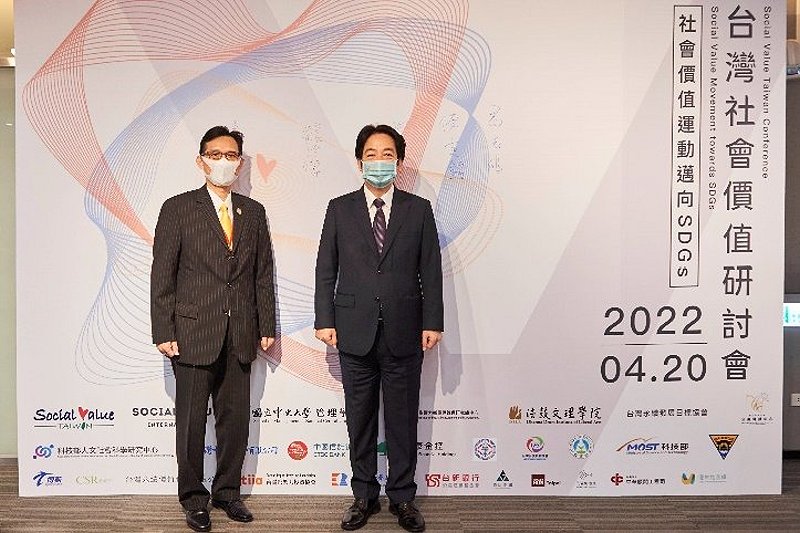 圖   台灣社會影響力研究院理事長吳嘉沅與賴清德副總統於會場合影。