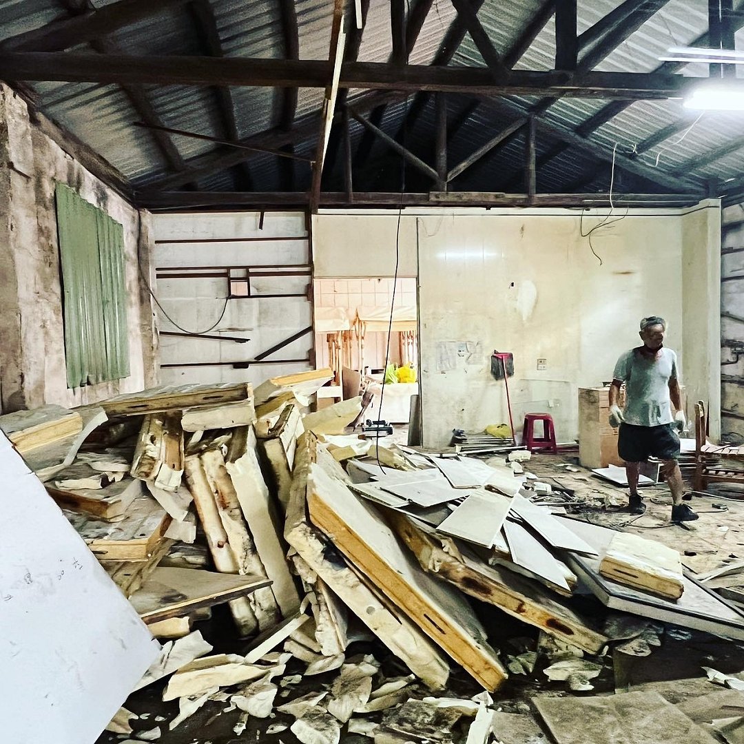 圖  感謝龍王企業社協助拆除工程，把老倉庫一身髒亂重新清除，等待轉身再起。