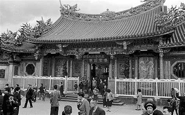 圖 民國時期 萬華龍山寺   翻拍自  國家文化記憶庫