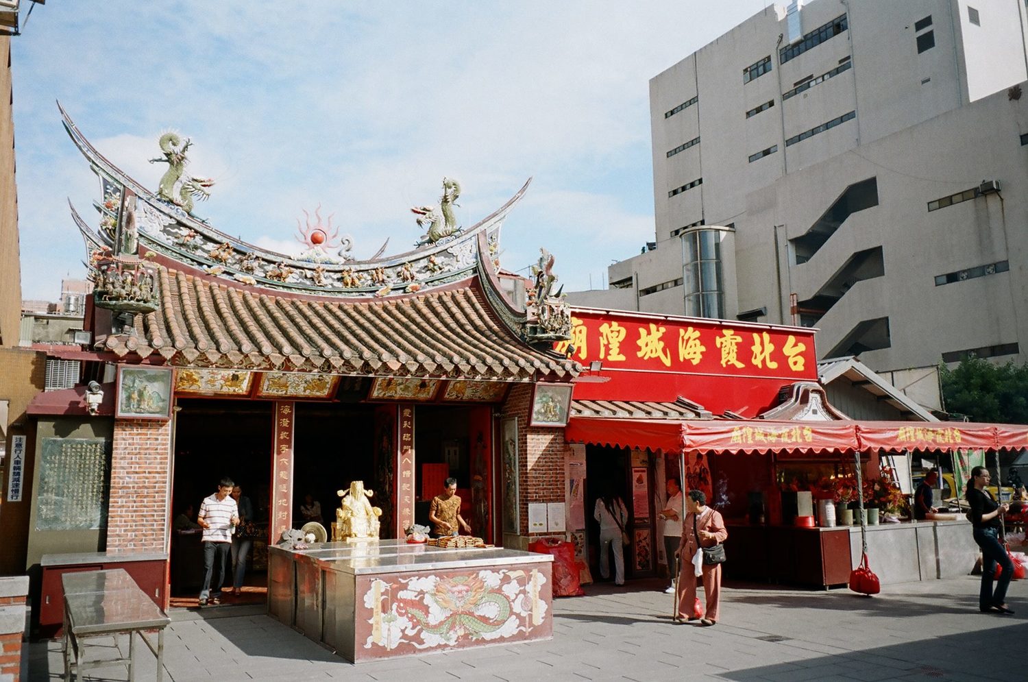 圖   臺北霞海城隍廟  照片  翻拍自網路及城隍廟官方網站