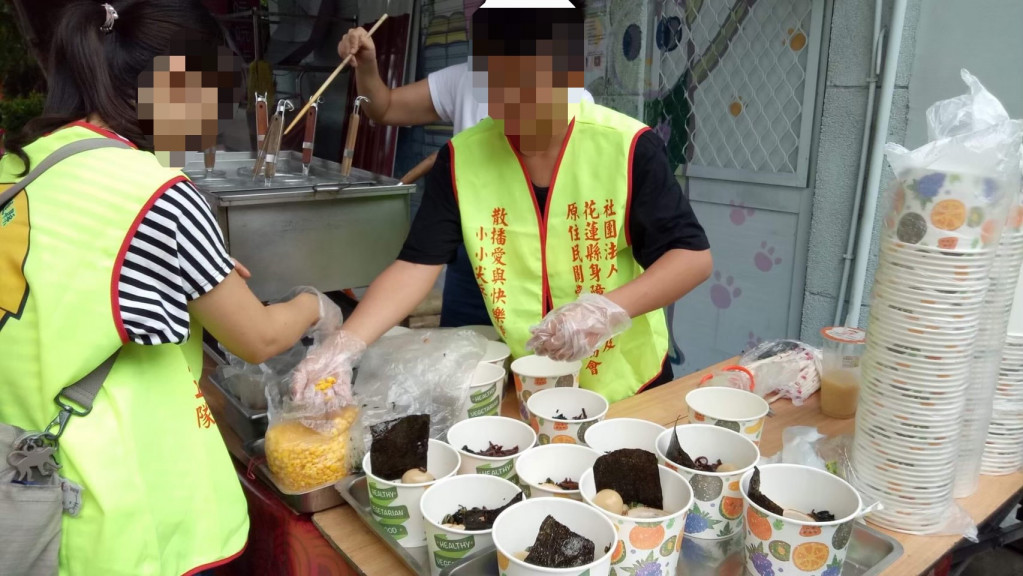 中秋月餅600份,防疫物資 泡麵,罐頭,衛生紙,白米,油,濕紙巾,尿墊,尿佈,餅乾,糖果,酒精,口罩等可食用物資類!預計會在111年8月13日新城總會執行效益並開始發送,徵求愛心善士們幫忙或幫忙分享,謝謝大家,希望徵求大家一起來幫忙做公益實體捐助或捐款也可以喔.