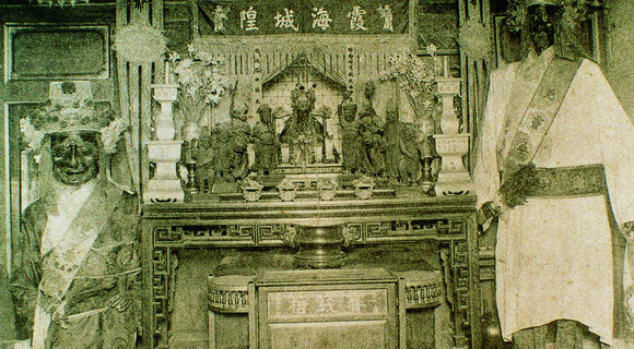 圖   臺北霞海城隍廟日治時期照片  翻拍自網路及城隍廟官方網站