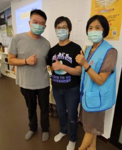 民眾黨許家源主任(左)蔡璧如立法委員(中)紫蓮慈善事業基金會秘書長鄒佩珮(右) 記者加言拍攝