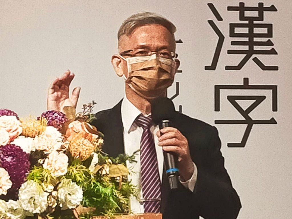 ▲楊旭堂理事長對主辦兩岸漢字文化藝術節活動,展現專業與協調的能力,備受正面評價。(記者 辛澎祥/攝)▲在楊旭堂理事長(左)及王蘭生館長(右)陪同下,並為前總統馬英九導覽兩岸漢字文化藝術節中的名家書法作品。(圖/國父紀念館 提供)