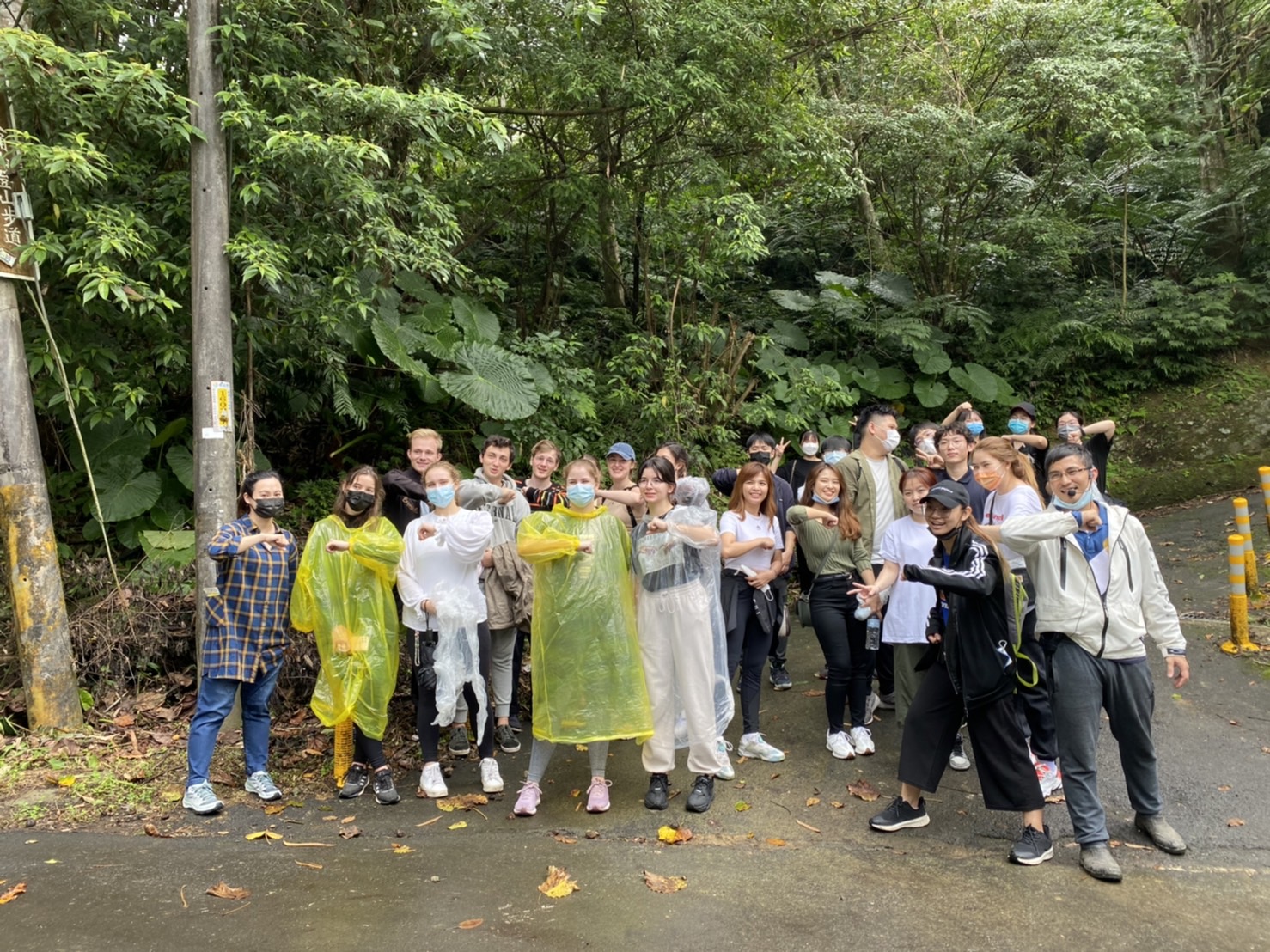27名國際交換生首次參加新北市政府青年局辦理的烏來山林智慧文化體驗課程