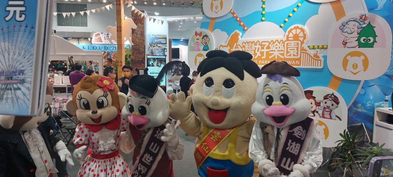 旺旺集團 旺仔表演逗趣 吸引人潮拍照 圖:記者加言拍攝