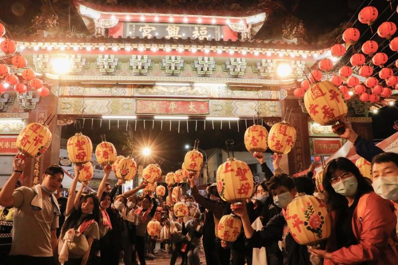 福興宮提燈夜行 圖文化部