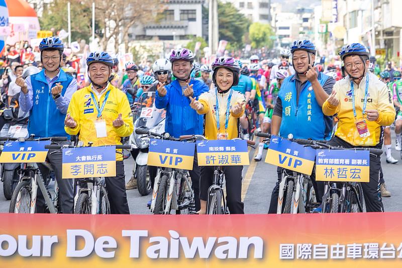 2023國際自由車環台公路大賽南投站 南投縣長許淑華領騎出發