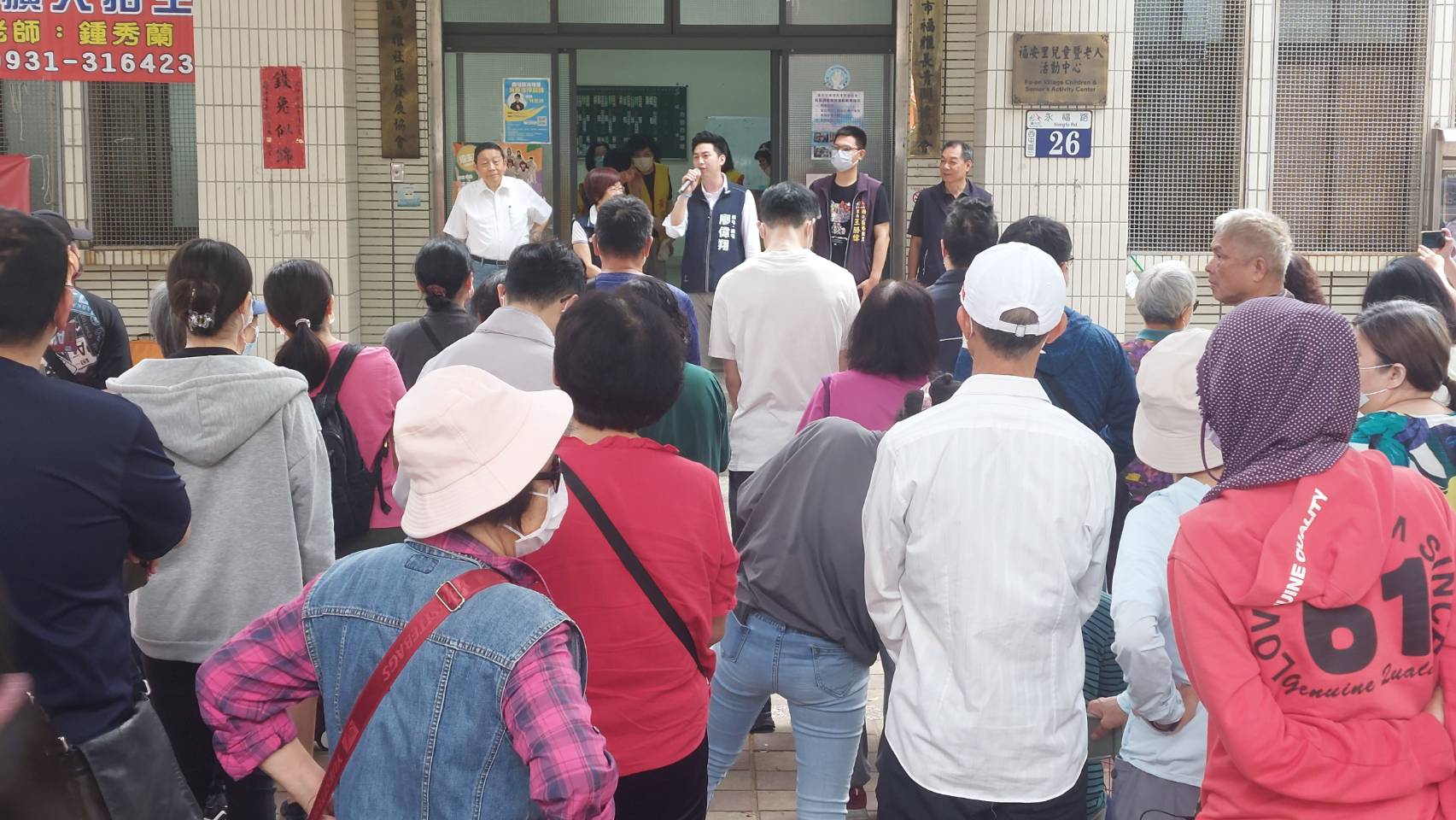 台中市藍營立委參選人 舉辦送高麗菜挺菜農活動