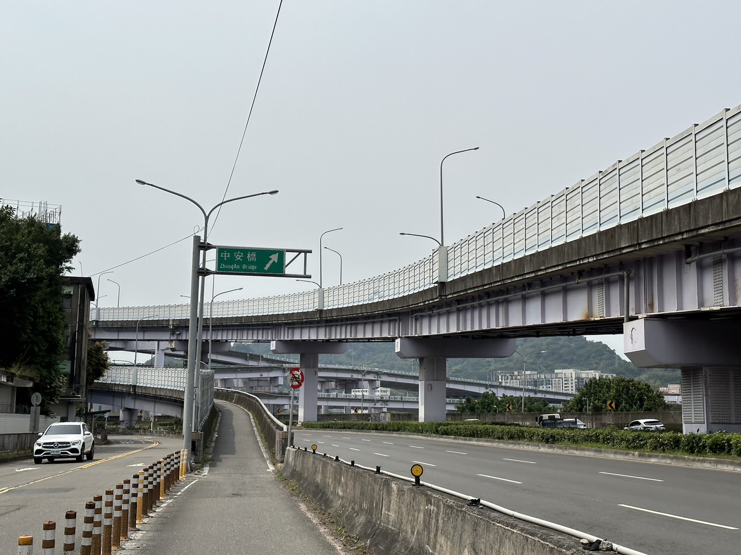 新店中安大橋更換LED路燈 4月17日起夜間分階段封閉匝道