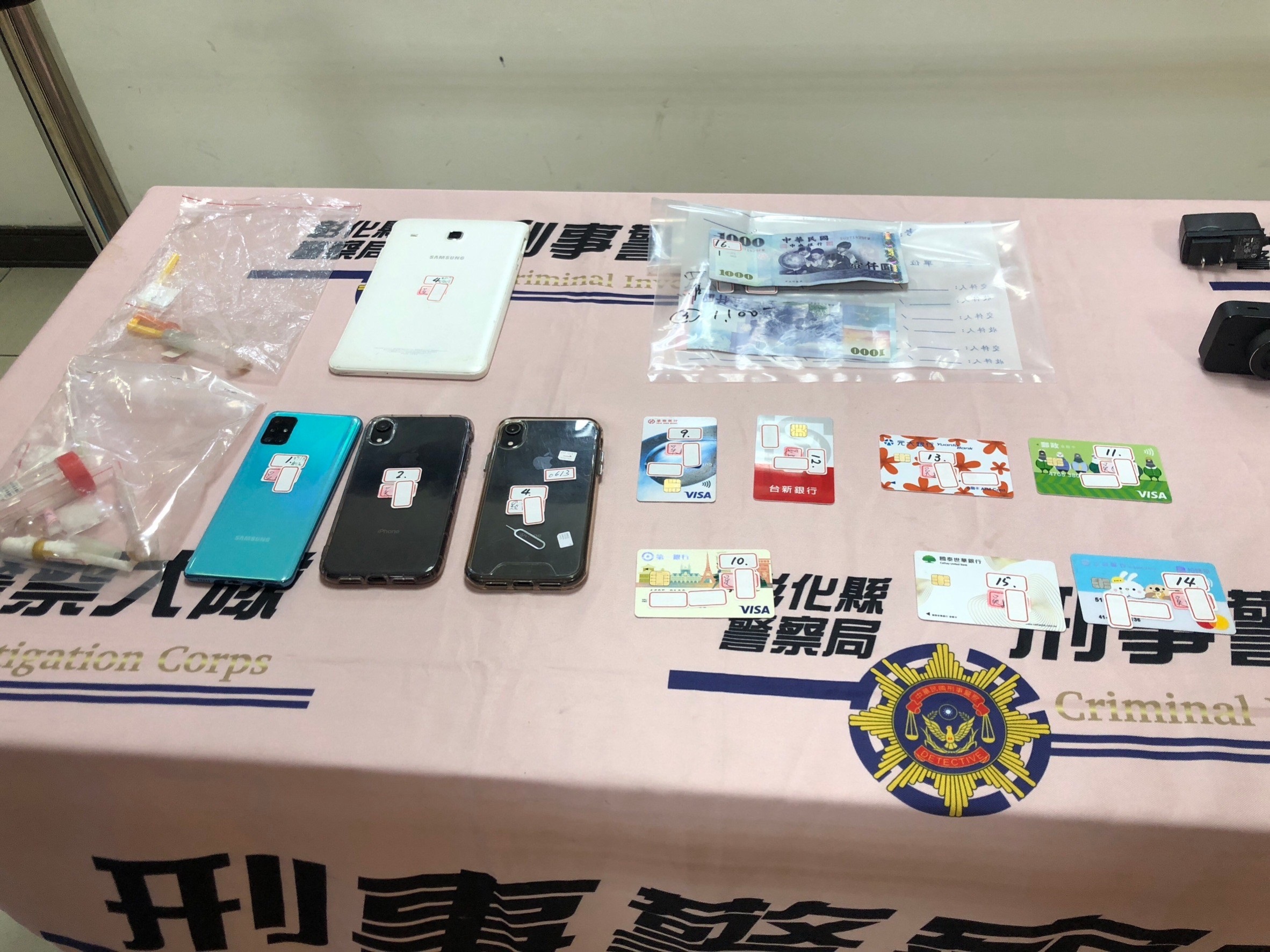 人頭帳戶遭毒品控制，彰警破門救人