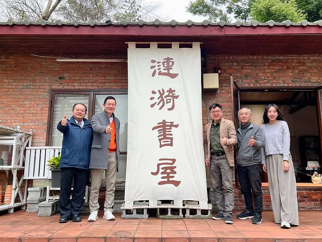 圖 『人物故事』半百回鄉由工業轉為杭菊達人 右二 傅肇銘 生活館提供