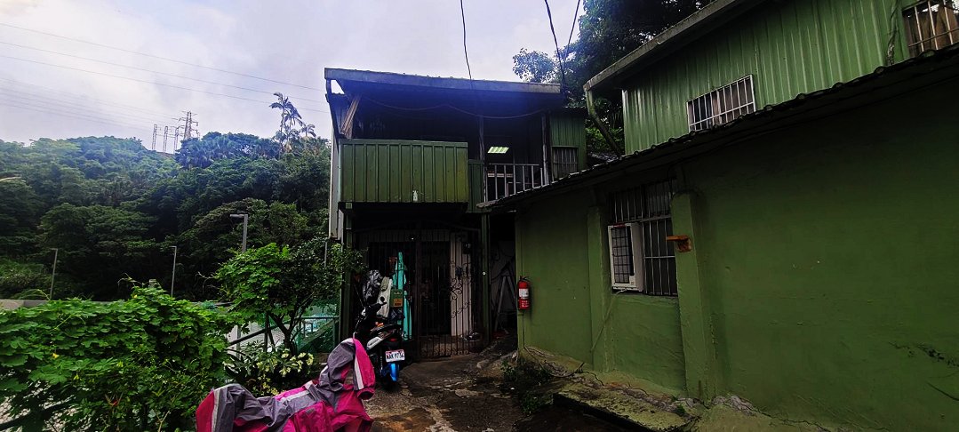 圖 位於 台北市南港區 -台北生技園區旁 已老舊不堪 (原 日治時期 南興煤礦舊址 )     贊新聞拍攝