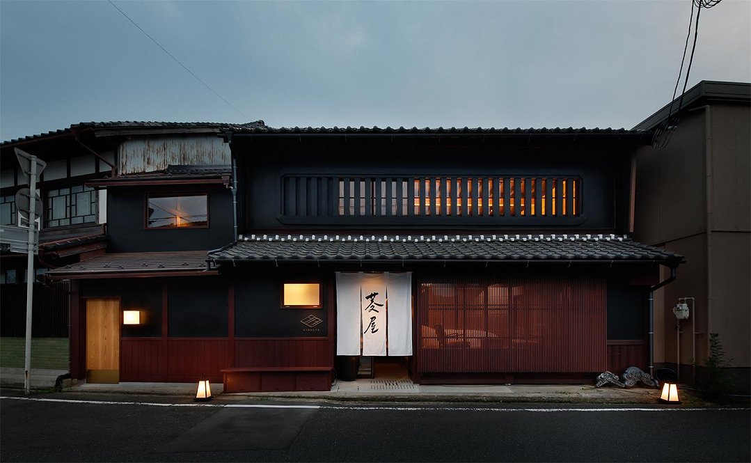 圖 日本北海道 老屋活化(材質: 琉璃烤漆浪板&原木)  翻拍自 北海道倶知安町観光協会