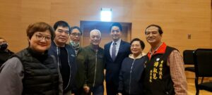 圖  台北市蔣萬安市長出席 南港台北生技中心園區開幕儀式與南港區里長們 贊新聞拍攝
