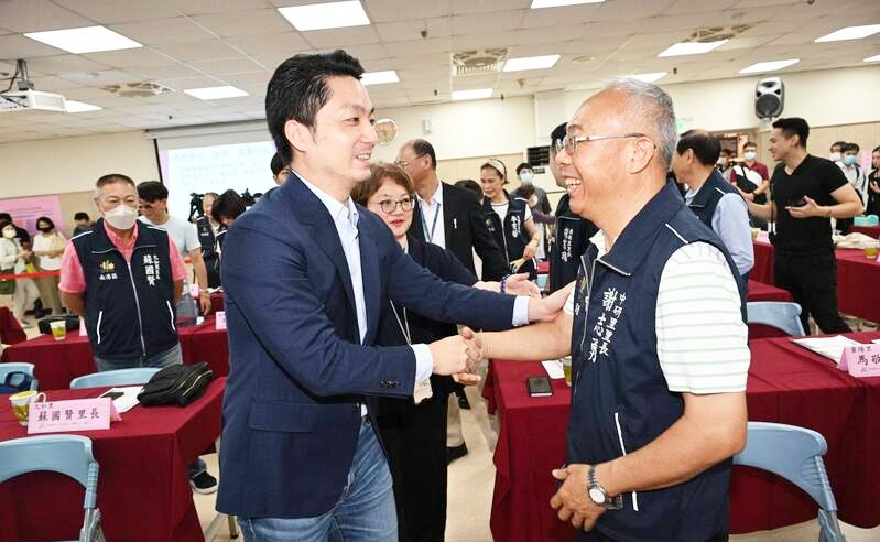 台北市長蔣萬安,出席與南港區里長有約並聽取里長建言,會並先接受媒體聯訪