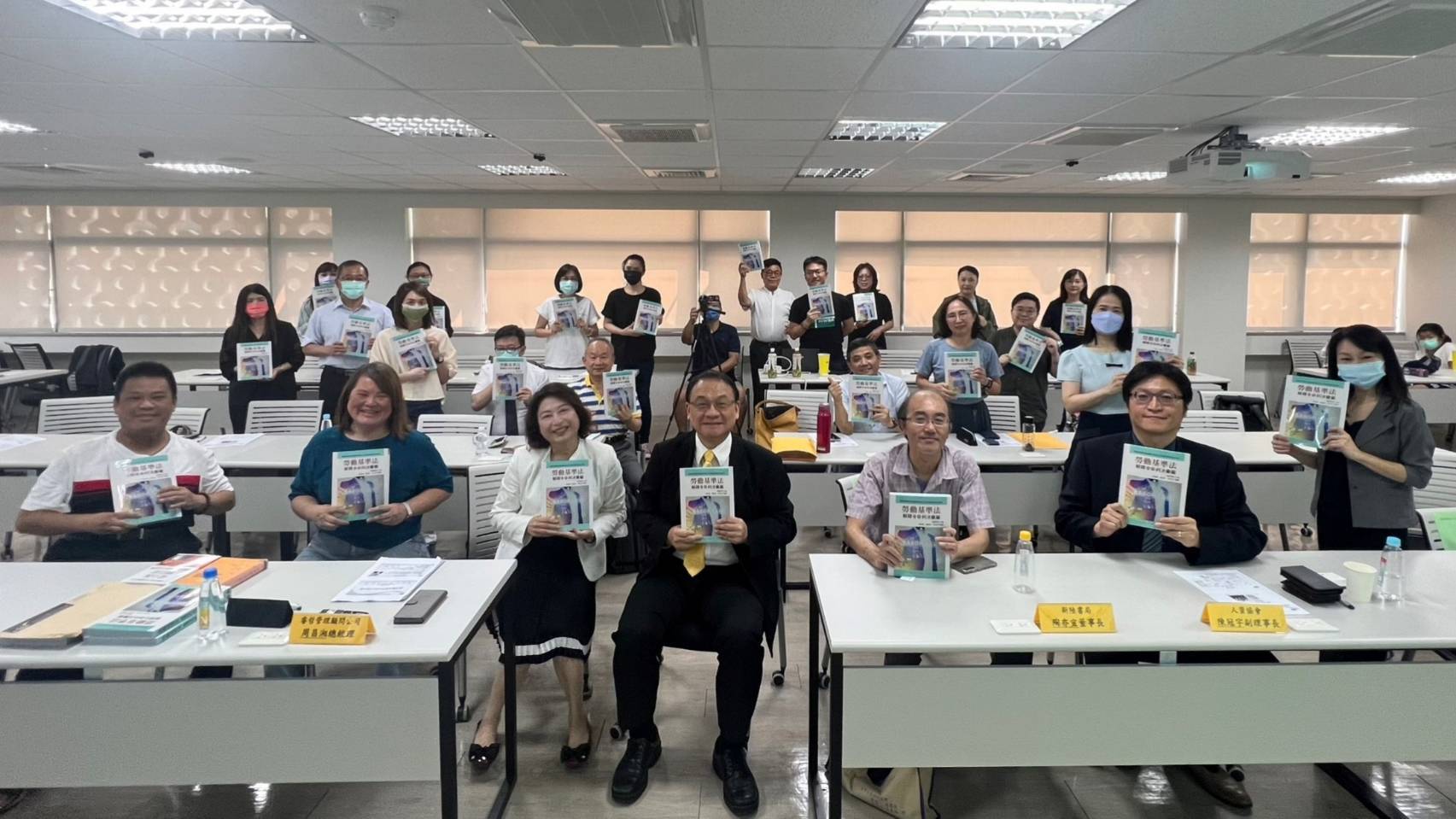 運用實務寶典成就永續治理 經典勞動法工具書出版問世！