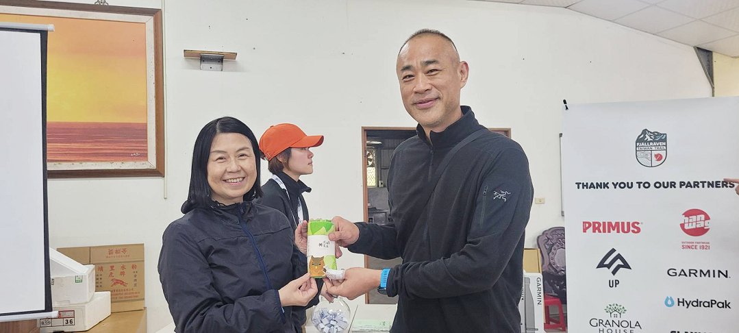 圖 淡蘭市集 共同創辦人 伍中梅導演 與日籍活動餐與者