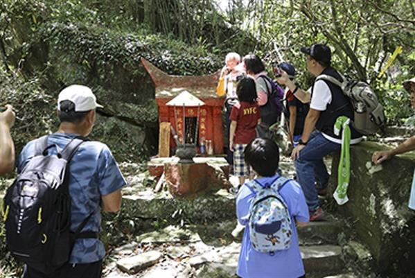 圖 暖東峽谷步道可以尋訪撫慰人心的土地公廟。（基隆市政府觀光及城市行銷處提供）