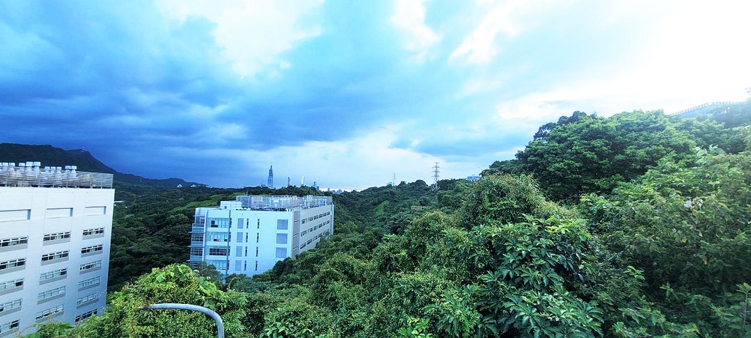 圖 南港中南山連接南興煤礦及 國家生技園區 軍方寮望台 可遠觀 台北市信義區 101大樓 許慎之拍攝