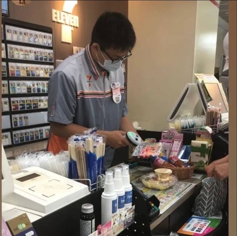 台北家扶中心揭露 7成大一新鮮人靠打工度日，學貸壓力重重！