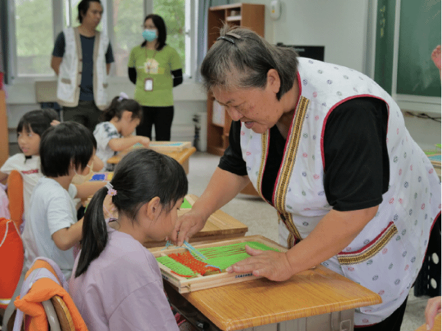 門諾基金會老幼共學課程啟動，預防失智！