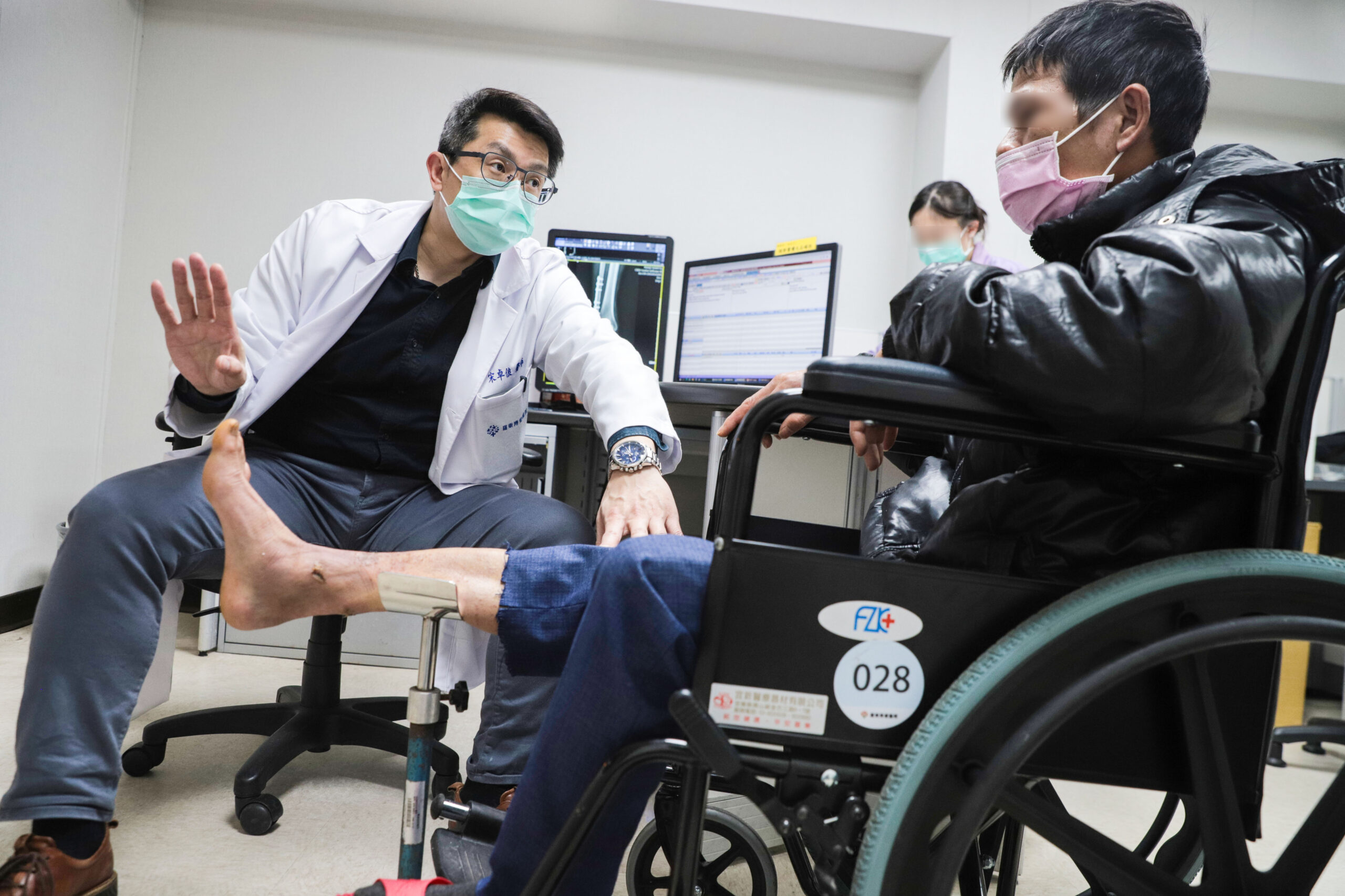 「翻船」走不動！71歲翁靠異體骨移植重拾行走人生