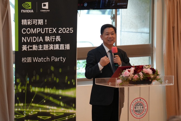 NVIDIA大神黃仁勳開講 東吳大學「朝聖」人潮擠爆校園！