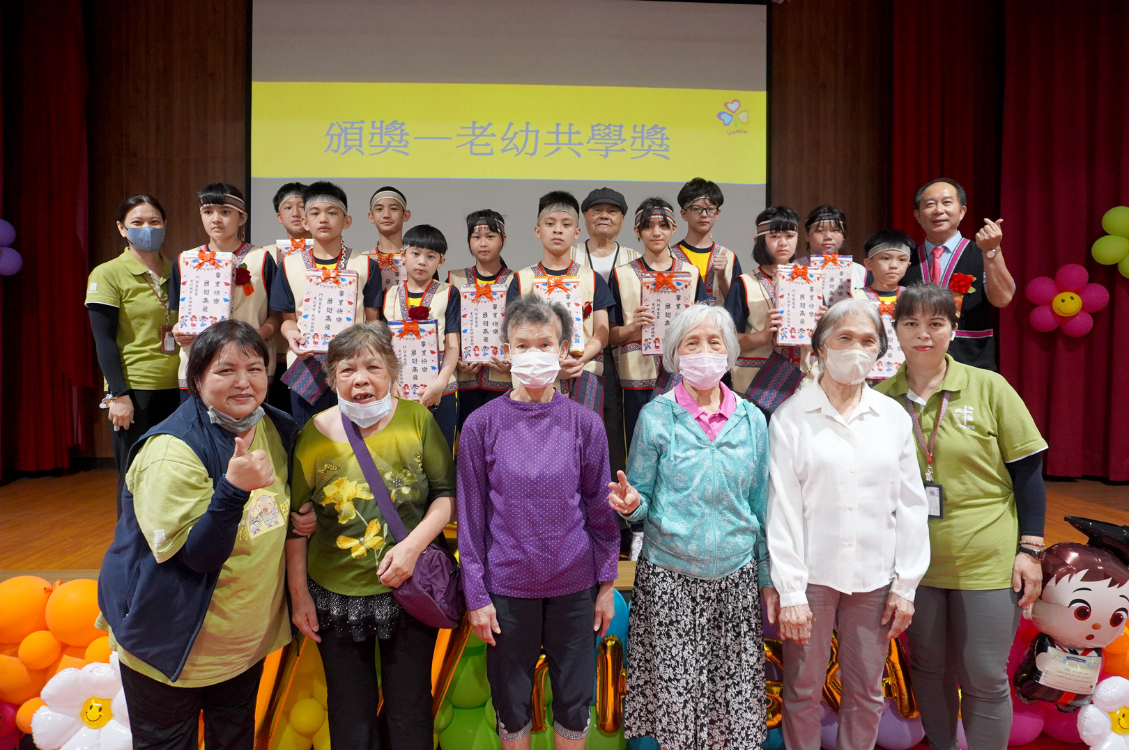 花蓮佳民國小「爺孫同學」畢業了！感動淚光點亮部落