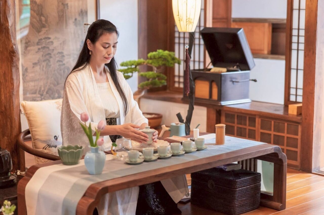 圖 / 茶道師演繹茶道 靜下心來 全身心品茶