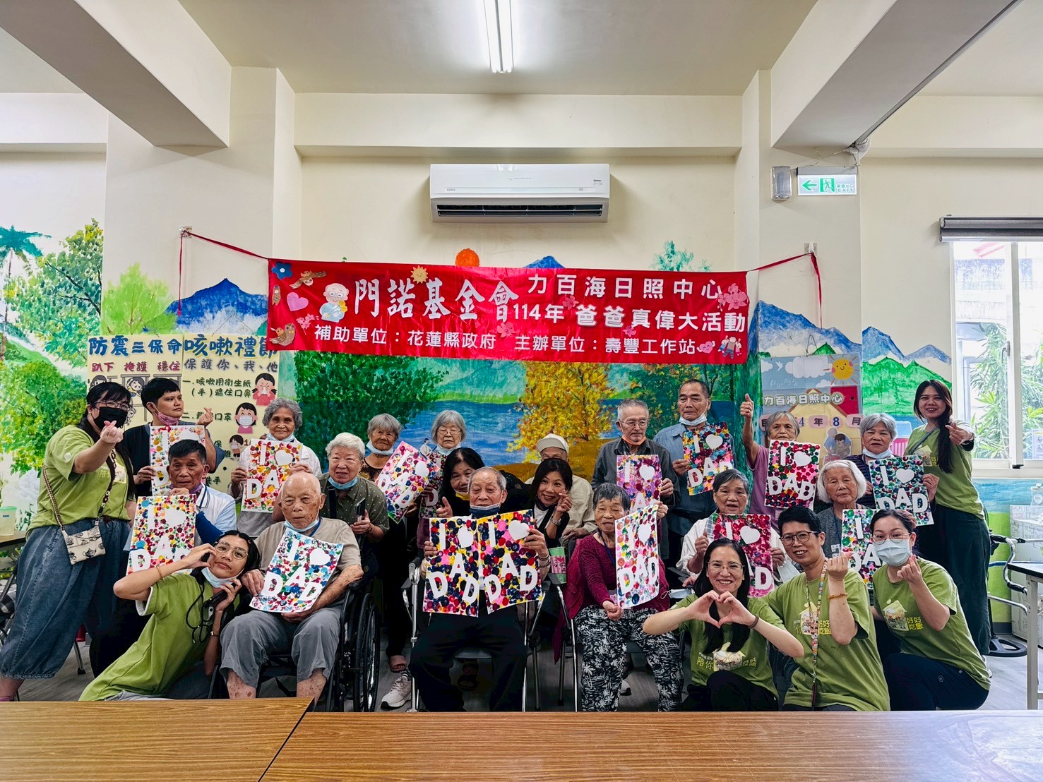 不只領帶與卡片：當記憶褪色，門諾基金會如何透過「生命故事」為老爸們找回榮耀？