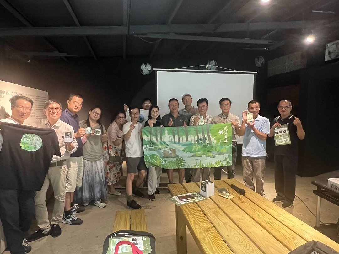 圖 新平溪煤礦博物館園區 淡蘭聯盟交流聚會 全體照 台灣綠色旅遊協會 拍攝提供