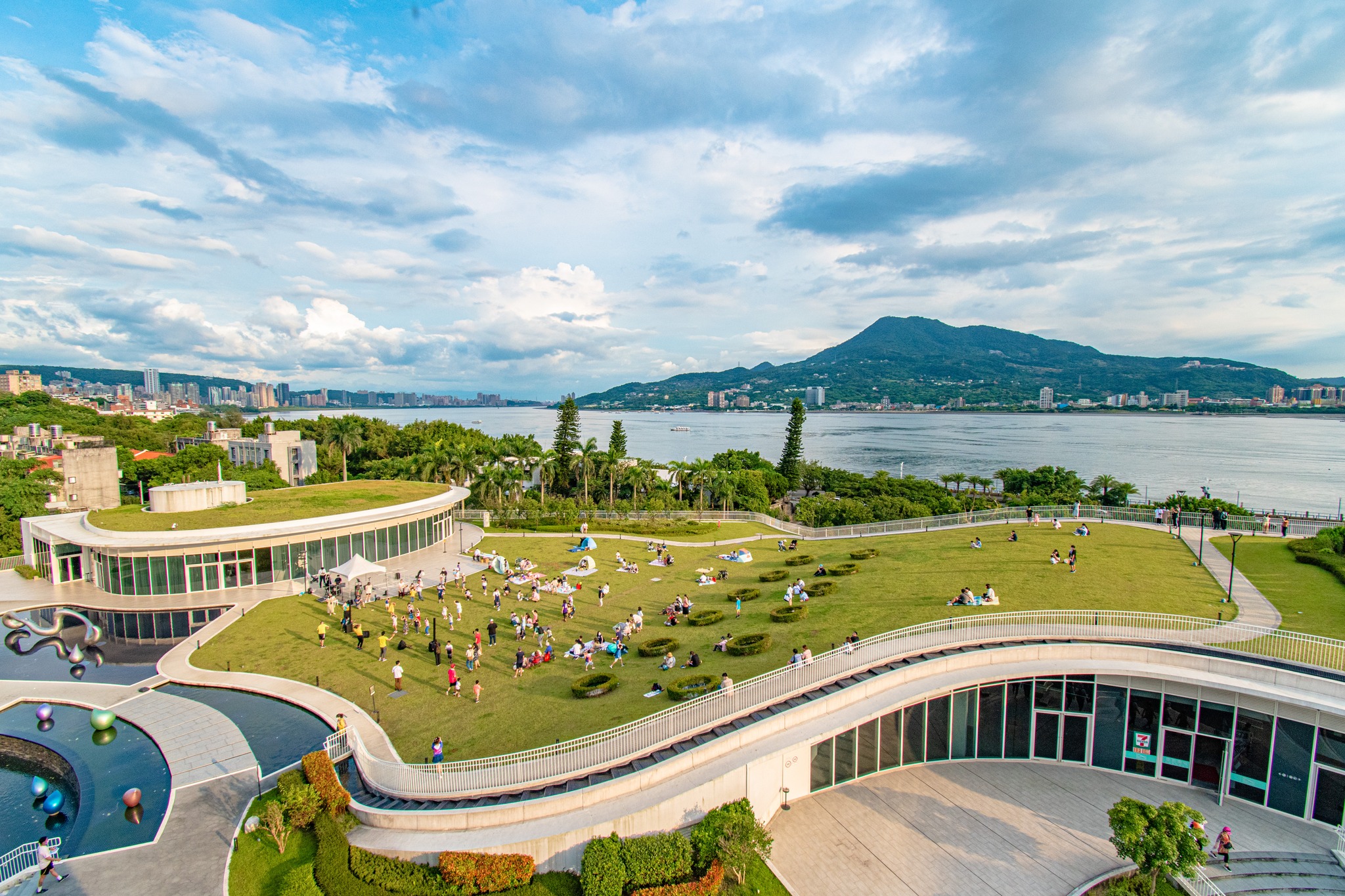 淡水河畔最有儀式感的尾牙！將捷金鬱金香酒店推「紅酒暢飲春酒專案」送住宿再送下午茶