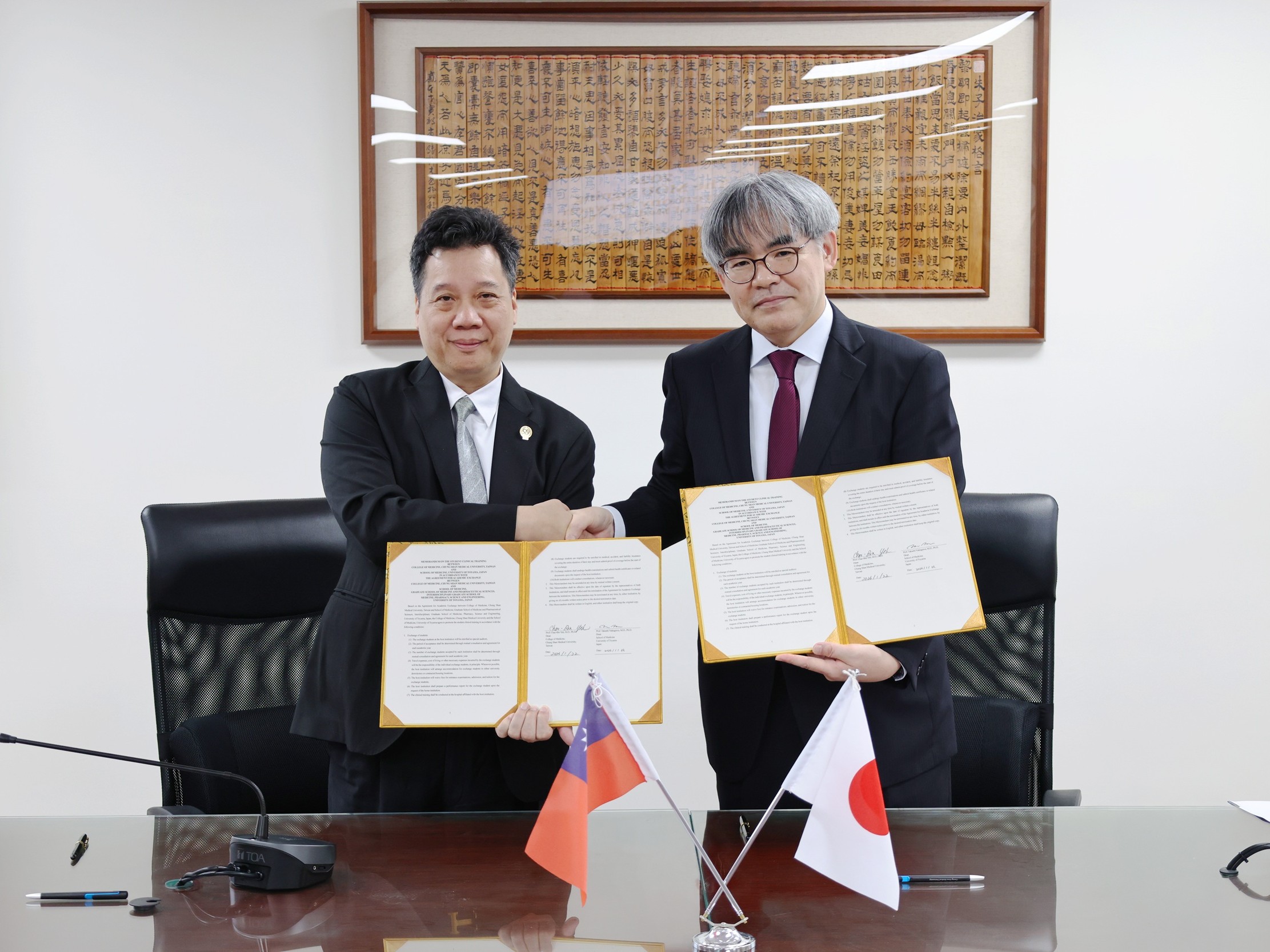 台日醫療外交再升級 虛擬解剖桌驚艷日校