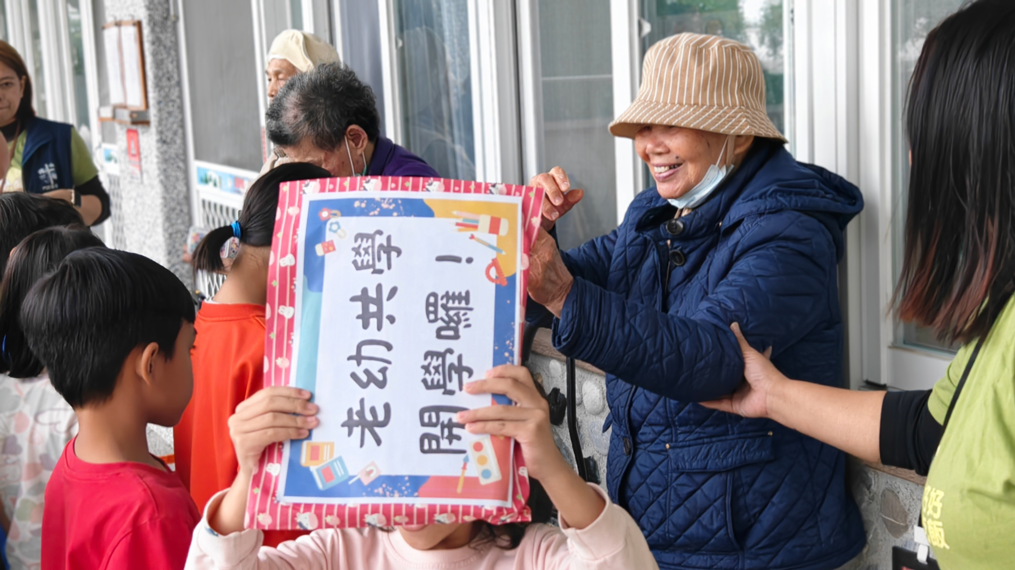 失智長者進校園 門諾老幼共學八年有成