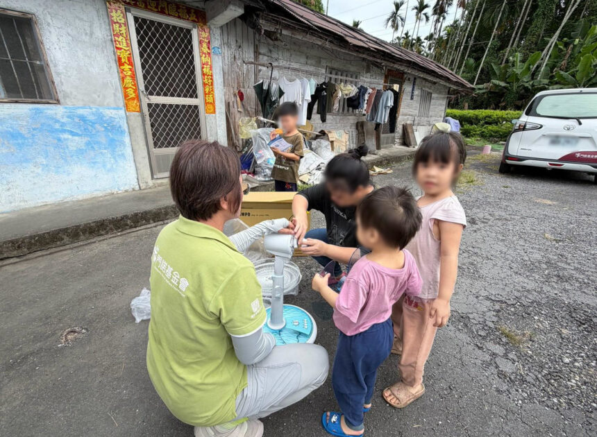 酷暑偏鄉弱勢缺涼　門諾送電扇兼查電安