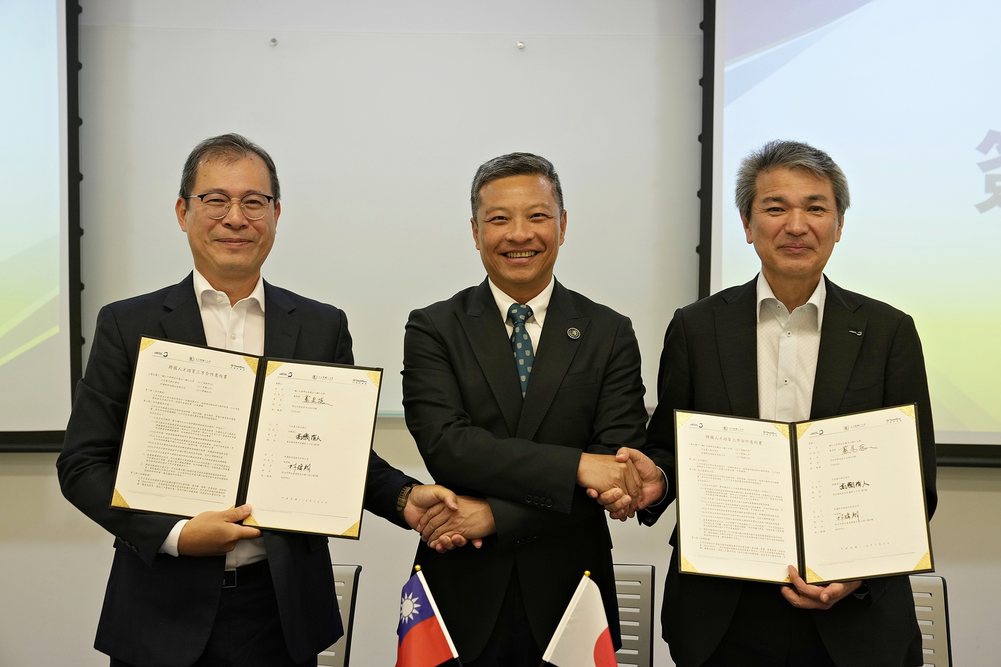 輔大啟用NMR中心 首度攜手日本電子