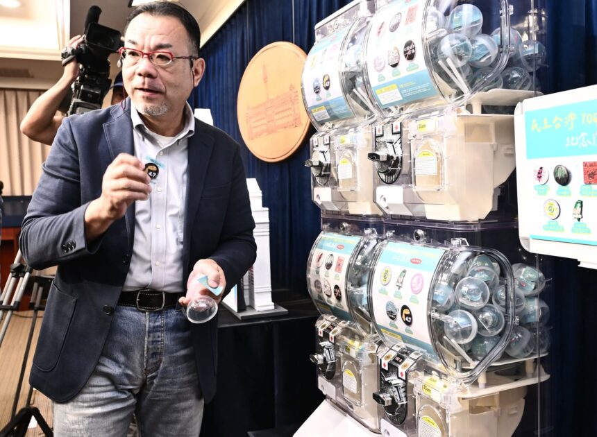 華梵沈昭良作品 登上國慶光雕展